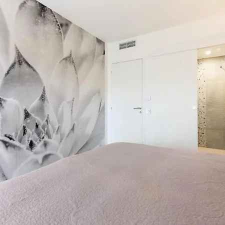 3p Traversant A 2 Min Des Plages, Parking Prive - 3p Traversant A 2 Min Des Plages, Parking Prive Mae-1583