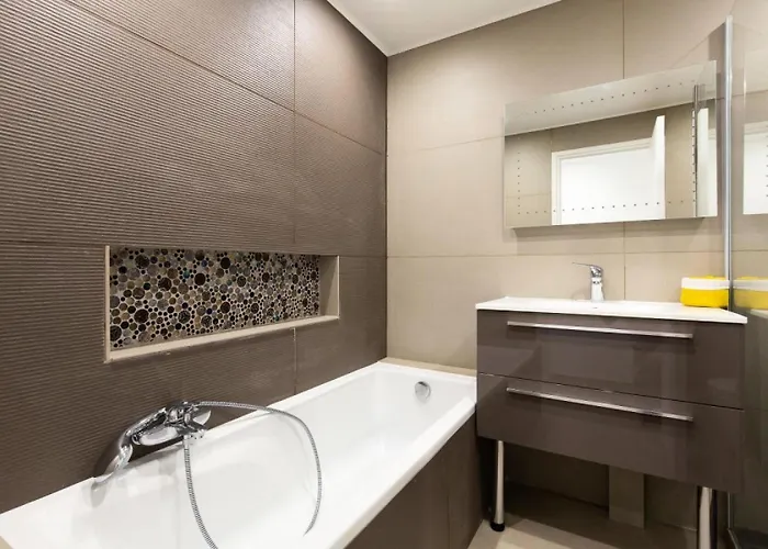 3p Traversant A 2 Min Des Plages, Parking Prive - 3p Traversant A 2 Min Des Plages, Parking Prive Mae-1583 *