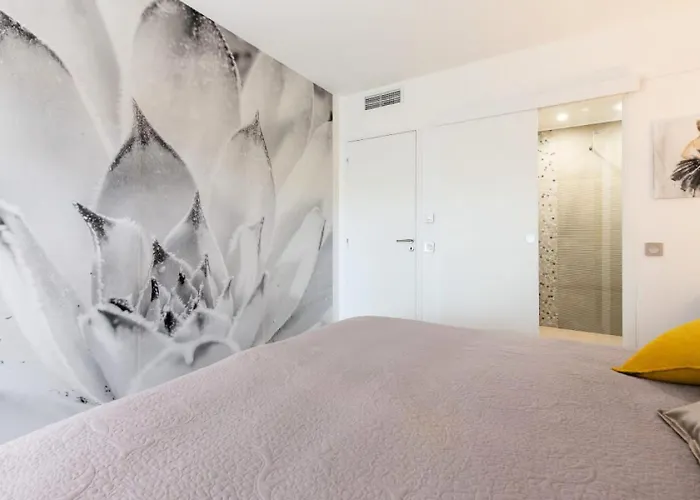 3p Traversant A 2 Min Des Plages, Parking Prive - 3p Traversant A 2 Min Des Plages, Parking Prive Mae-1583