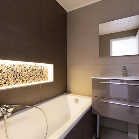 Résidence 3p Traversant à 2 Min Des Plages, Parking Privé - 3p Traversant à 2 Min Des Plages, Parking Privé Mae-1583 Appartement *